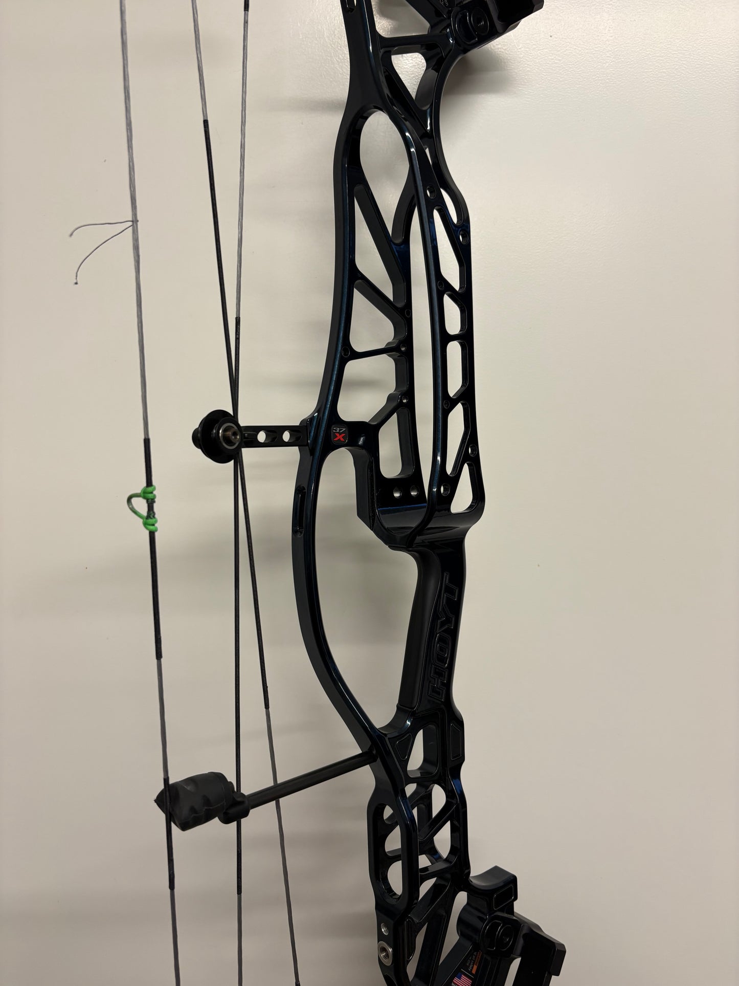 Hoyt Concept X 37 Compound Bow LH Blue on Black 50-60 lbs - Used