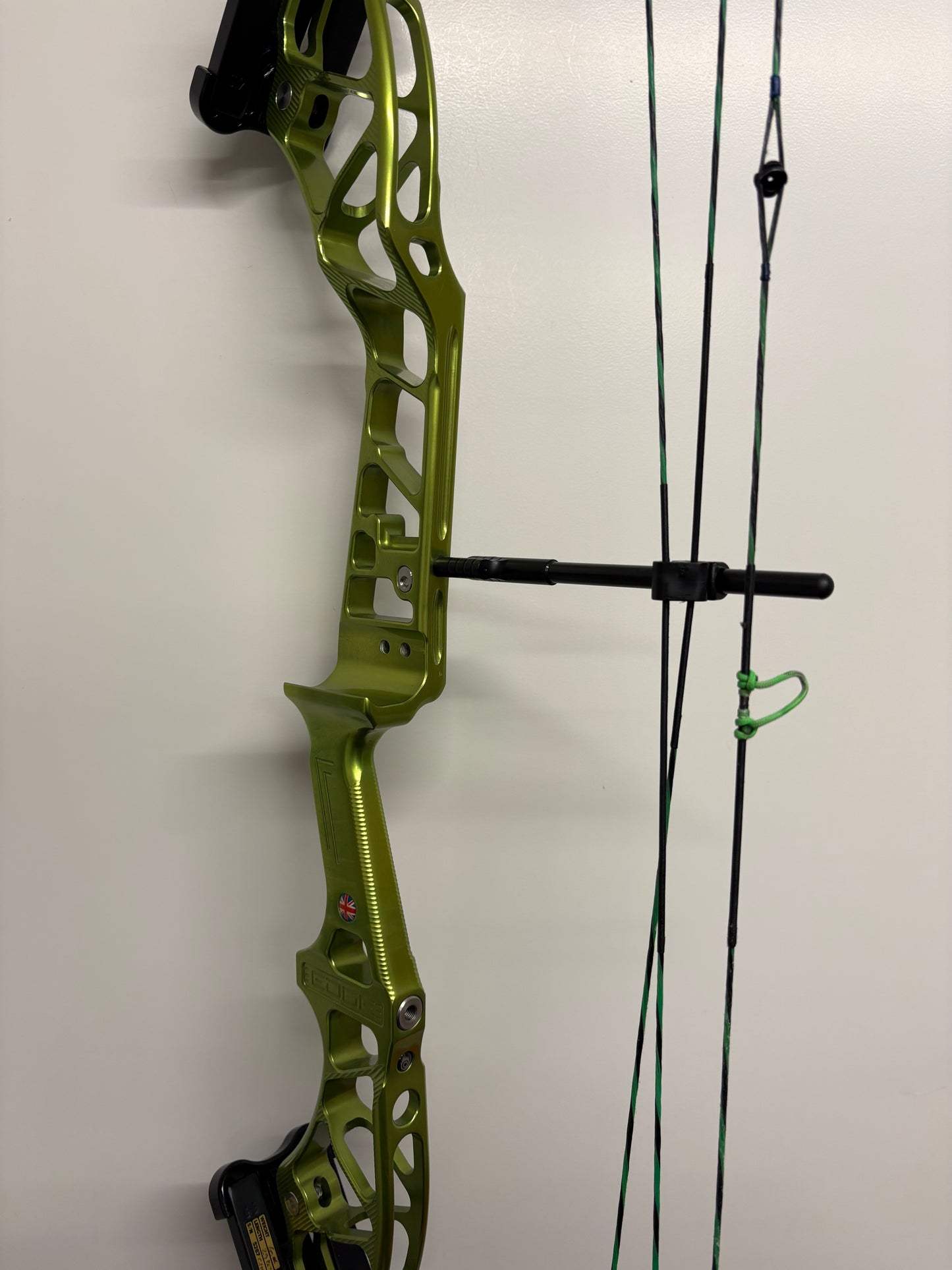Mybo Edge Compound Bow RH Lizard Green #E2 Cam 50-60 lbs - Used (1.1)