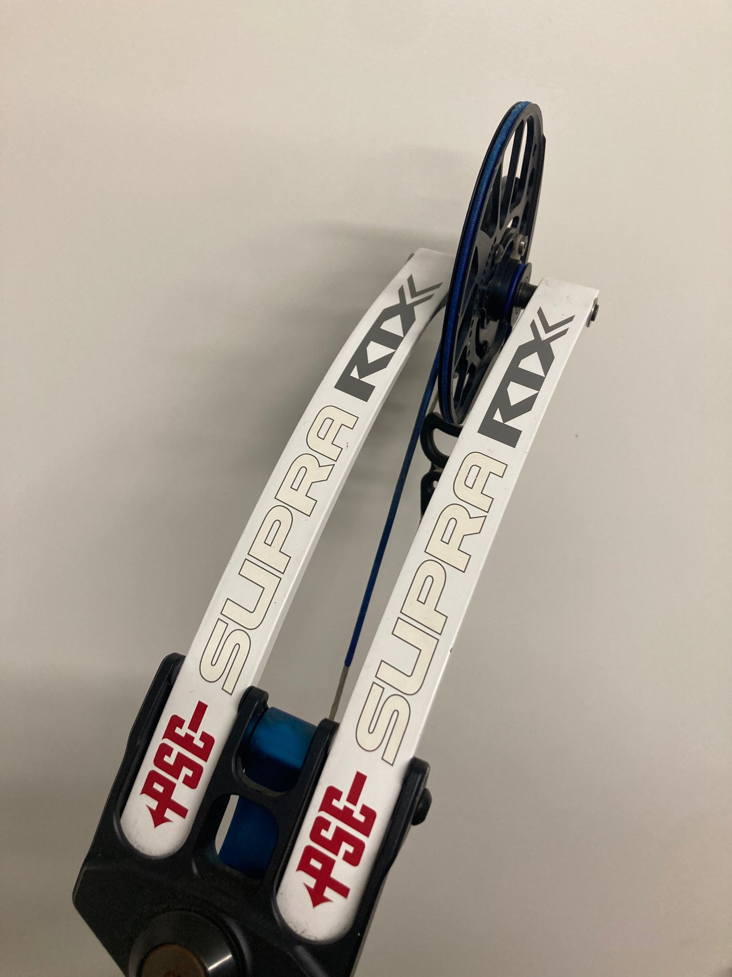PSE Supra RTX 40 EM Compound Bow RH Blue 50-60 lbs - Used