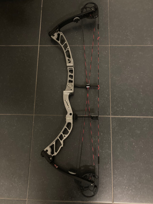 Elite Victory 39 Compound Bow RH Platinum 50-60 lbs - Used (1.1)