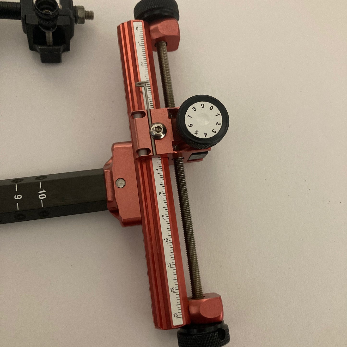 Arc Système SX200 Compound Sight RH Red 6 inch Including Scope - Used