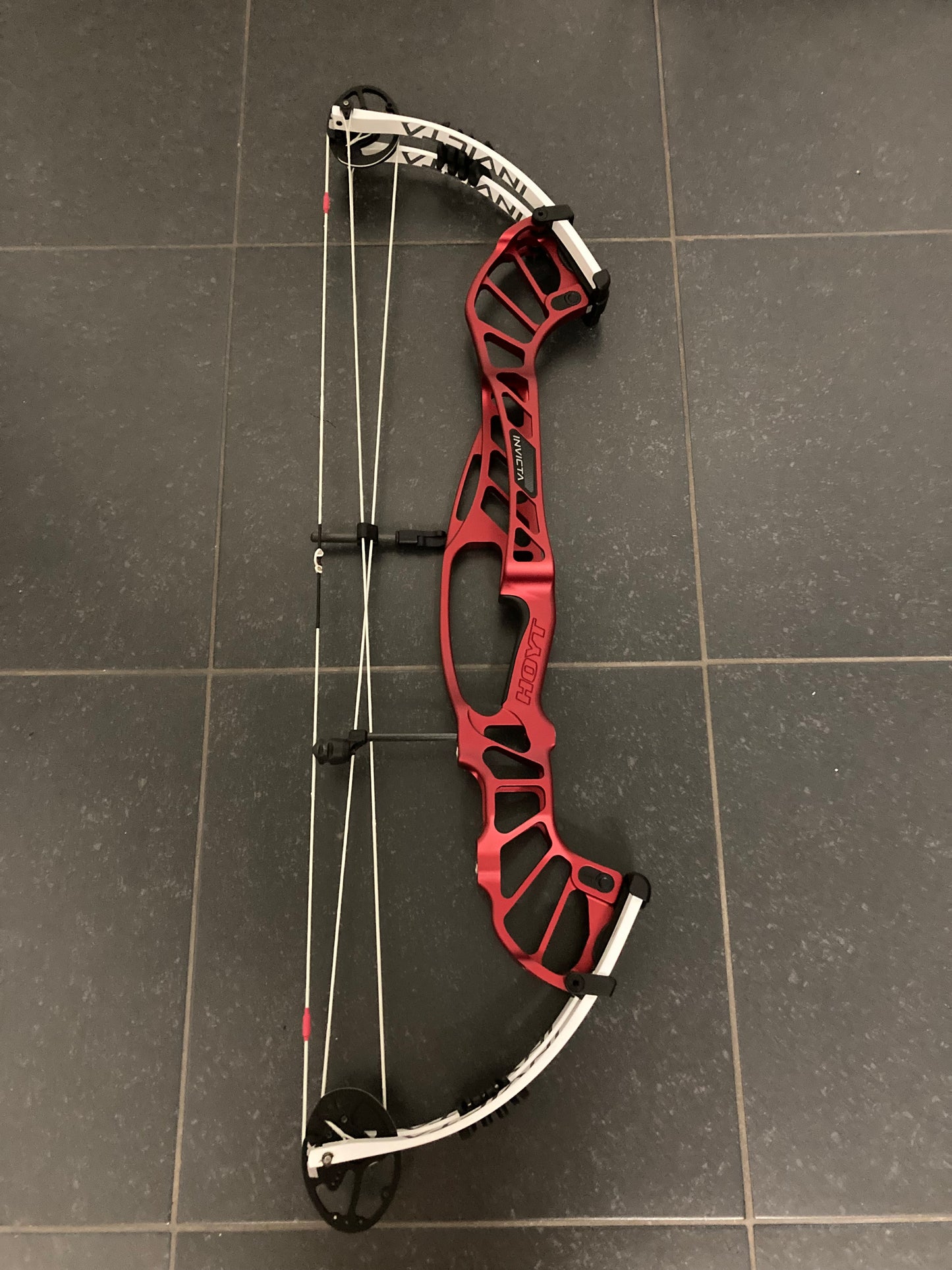 Hoyt Invicta 37 LH Red SVX #3 50-60 lbs - Used