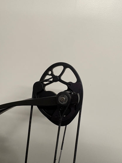 Hoyt Stratos 36 Compound Bow LH Stardust Purple SVX #1 50-60 lbs - Show Model