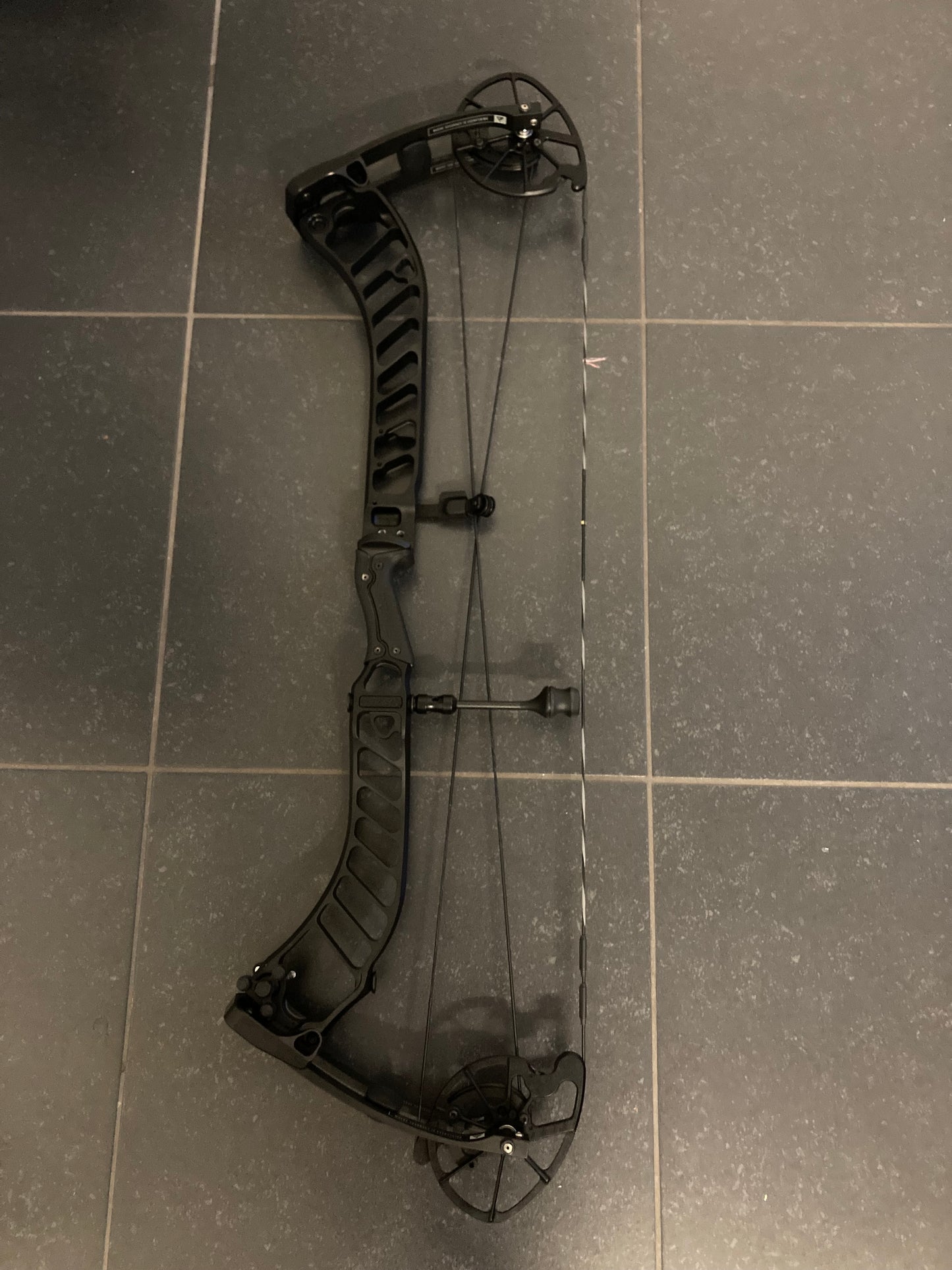 Prime Revex 6 Compound Bow RH Black 50-60 lbs - Show Model