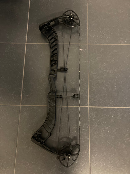 Prime Revex 6 Compound Bow RH Black 50-60 lbs - Show Model