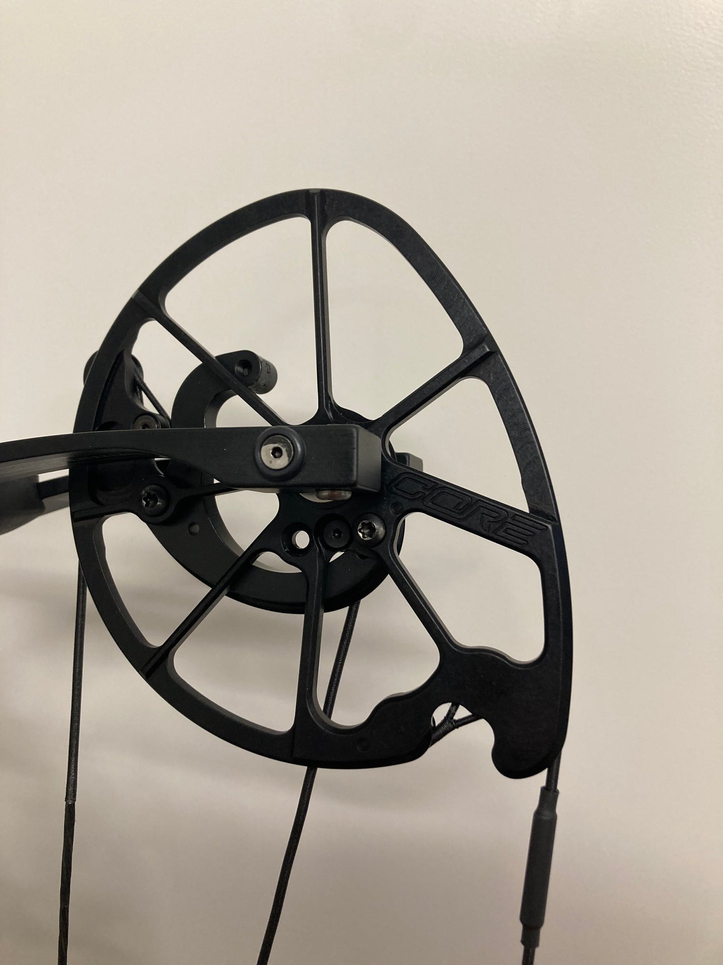 Prime Revex 6 Compound Bow RH Black 50-60 lbs - Show Model