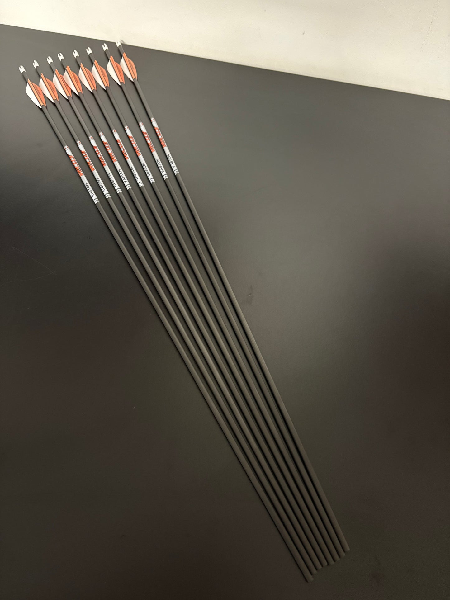 Easton Vector Carbon Arrows 8 pcs / 800 Spine / 29 5/8 inch - NEW