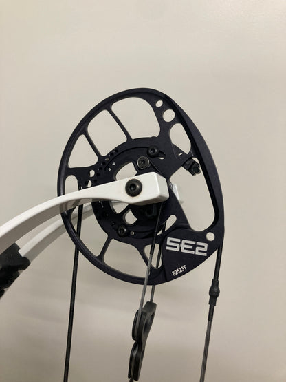 PSE Supra X 40 SE2 Compound Bow RH Navy Blue 50-60 lbs - Show Model