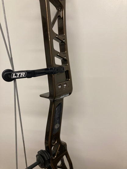 Elite Verdict Compound Bow RH Liquid Bronze 50-60 lbs - Used