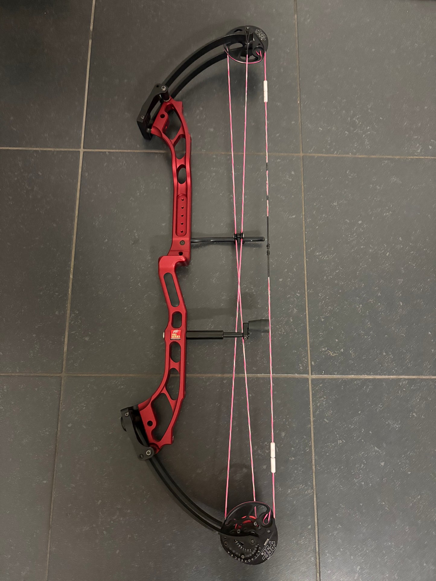 PSE Phenom SD Compound Bow RH Red 30-40 lbs - Used