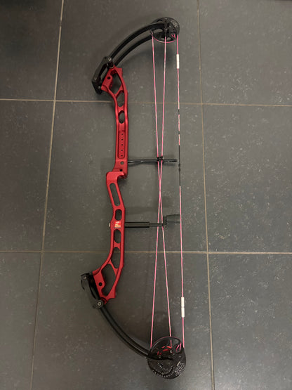 PSE Phenom SD Compound Bow RH Red 30-40 lbs - Used