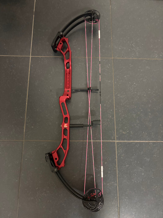 PSE Phenom SD Compound Bow RH Red 30-40 lbs - Used