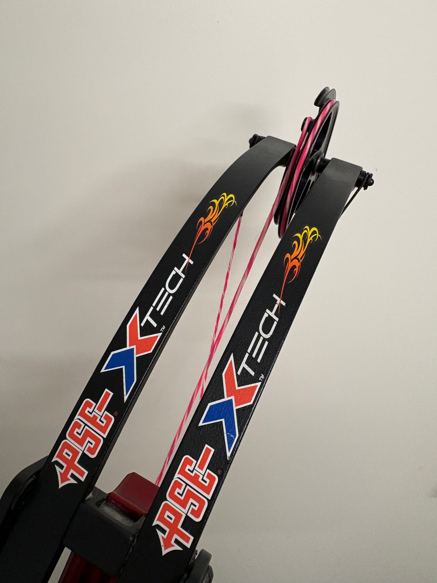 PSE Phenom SD Compound Bow RH Red 30-40 lbs - Used