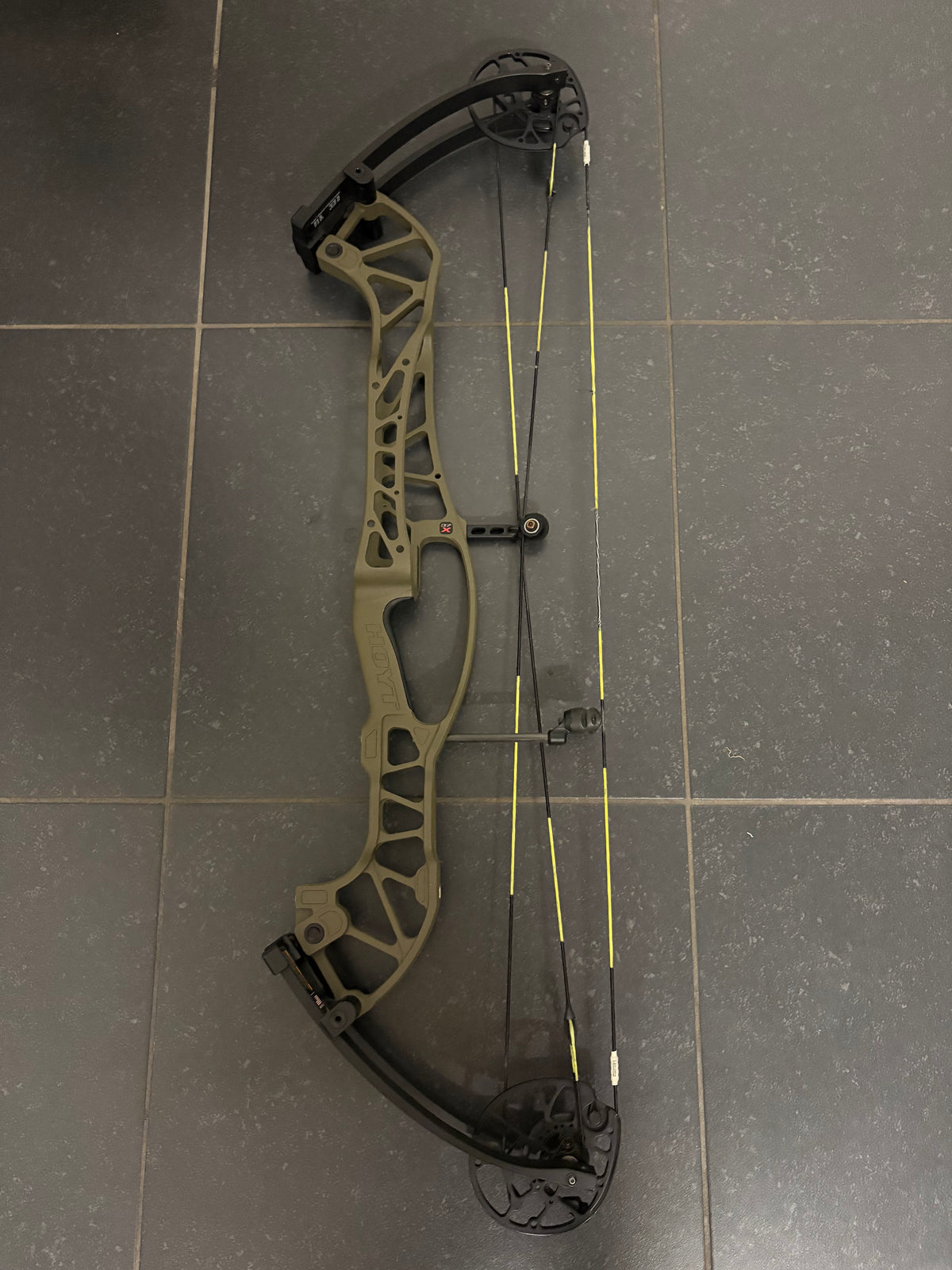 Hoyt Concept X 37 Compound Bow RH Wilderness 50-60 lbs - Used