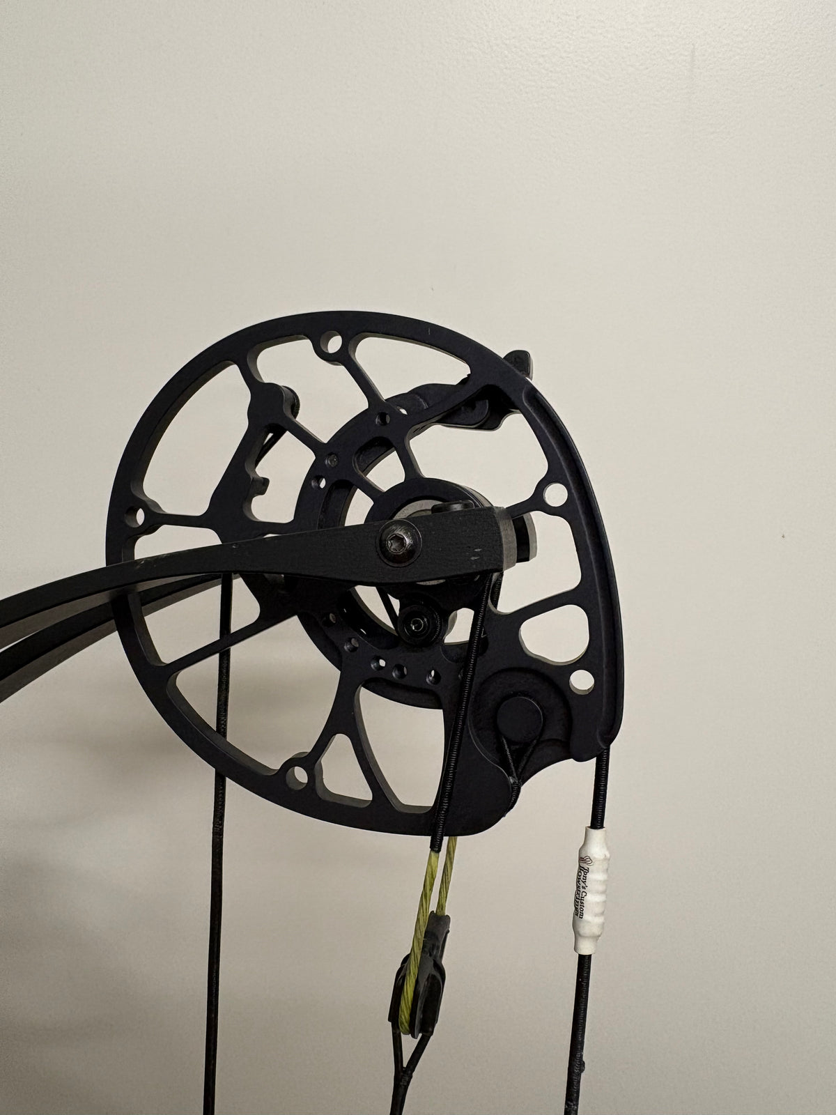 Hoyt Concept X 37 Compound Bow RH Wilderness 50-60 lbs - Used