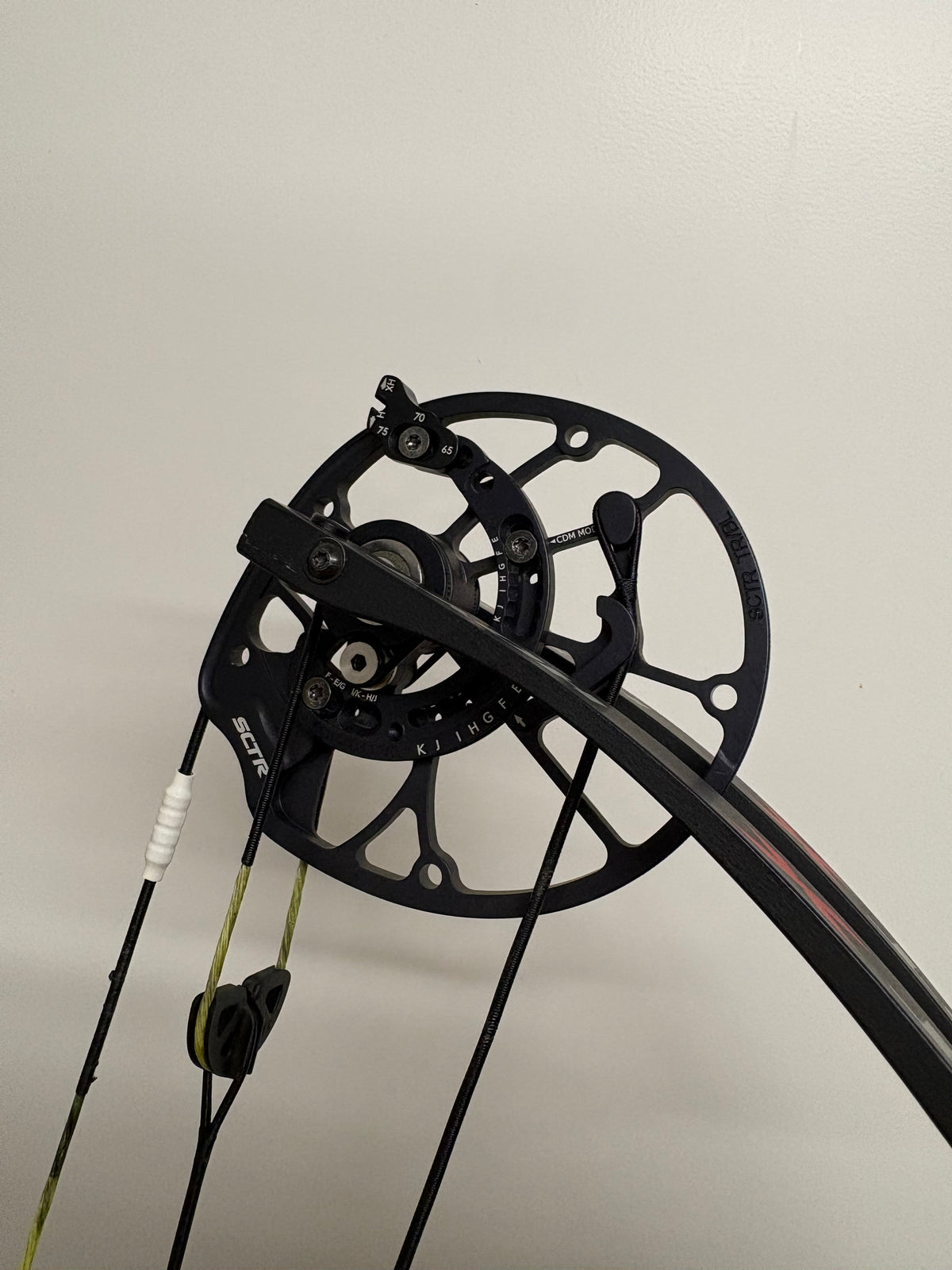Hoyt Concept X 37 Compound Bow RH Wilderness 50-60 lbs - Used