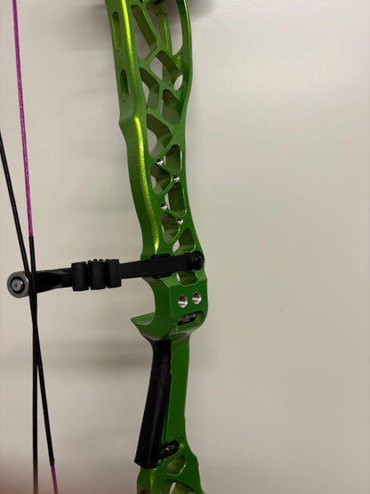 Bowtech Reckoning 36 SD Gen2 Compound Bow RH Illusion Green 50-60 lbs Incl. 40 arrows - Used