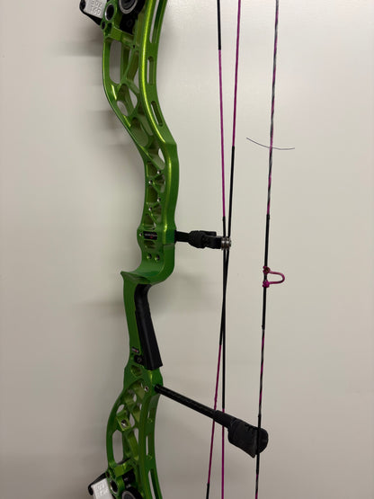 Bowtech Reckoning 36 SD Gen2 Compound Bow RH Illusion Green 50-60 lbs Incl. 40 arrows - Used