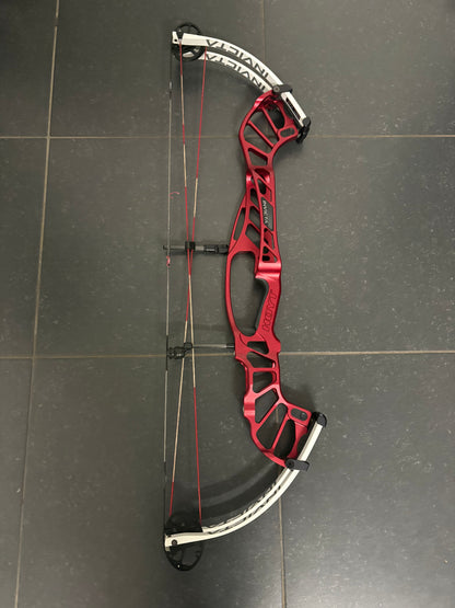 Hoyt Invicta 37 Compound Bow LH Red SVX #2 50-60 lbs - Used (#1.1)