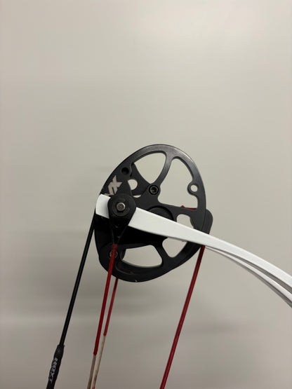 Hoyt Invicta 37 Compound Bow LH Red SVX #2 50-60 lbs - Used (#1.1)