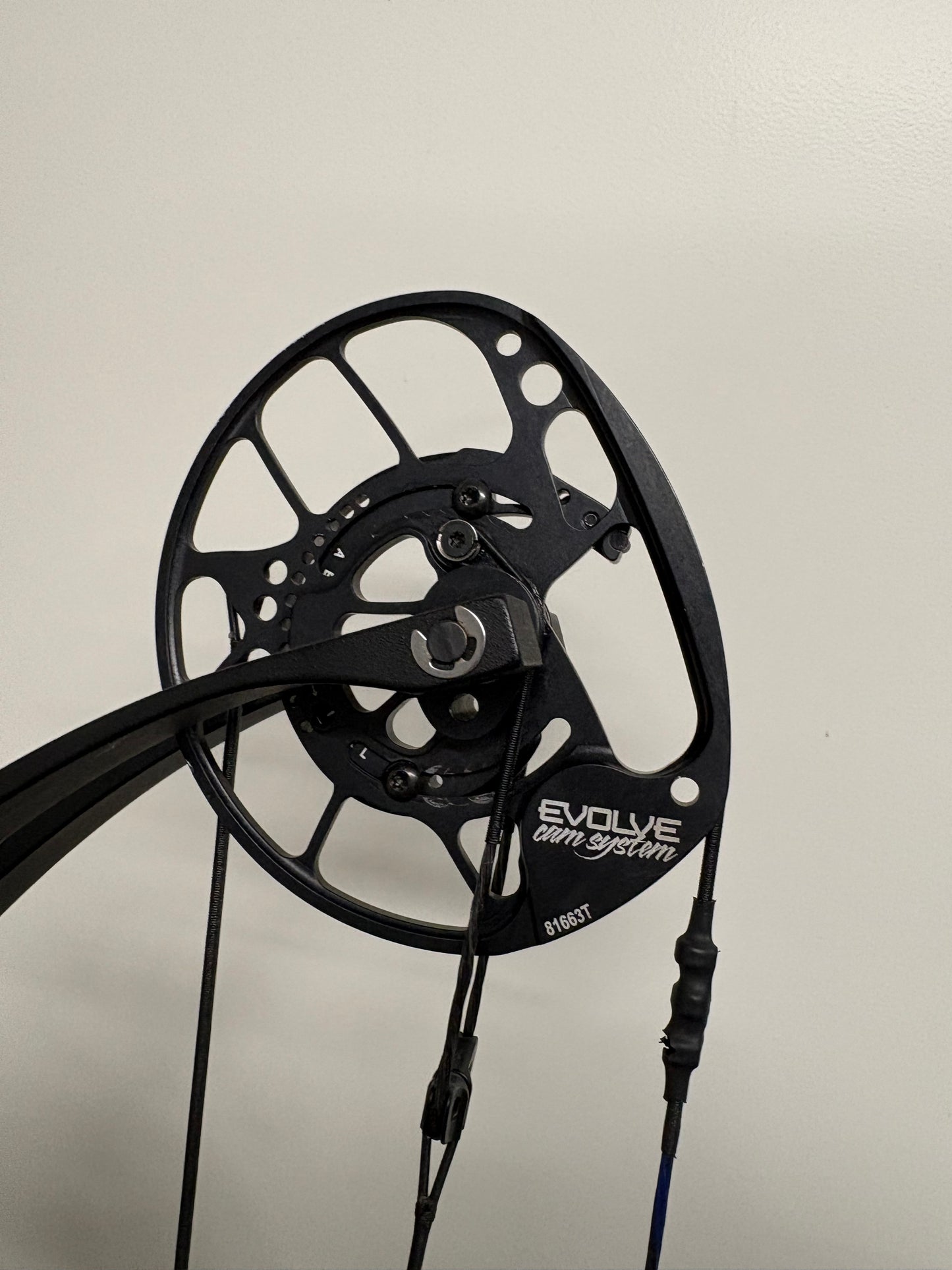 PSE Supra Focus 37 SE Compound Bow RH Platinum 50-60 lbs - Used
