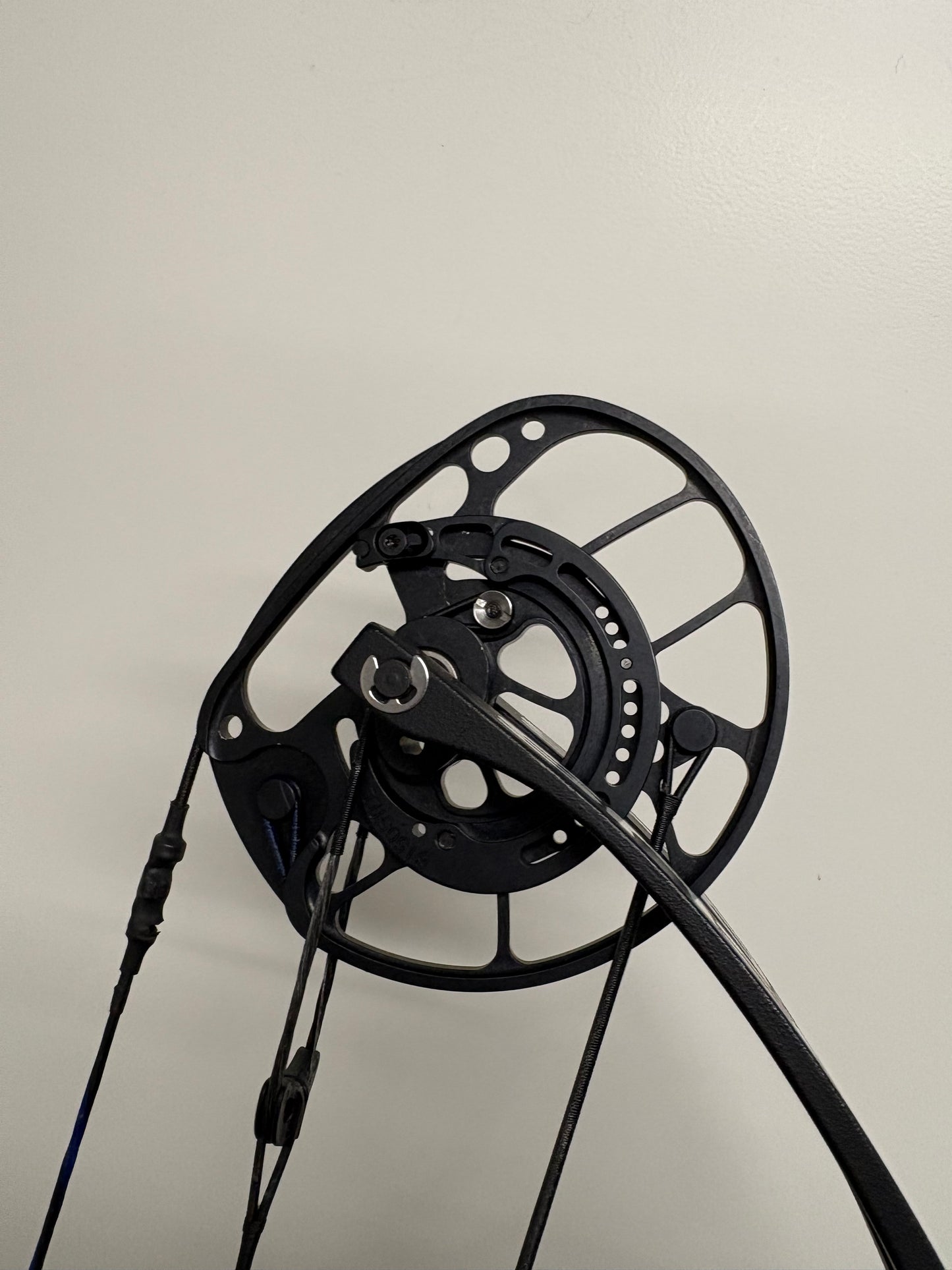 PSE Supra Focus 37 SE Compound Bow RH Platinum 50-60 lbs - Used