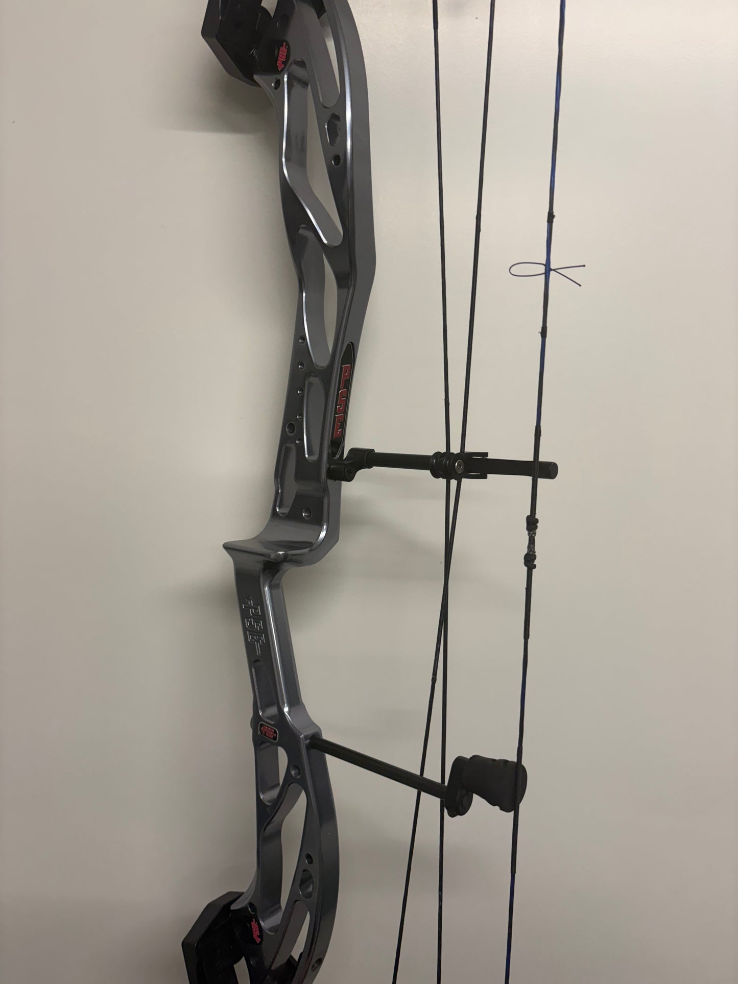 PSE Supra Focus 37 SE Compound Bow RH Platinum 50-60 lbs - Used