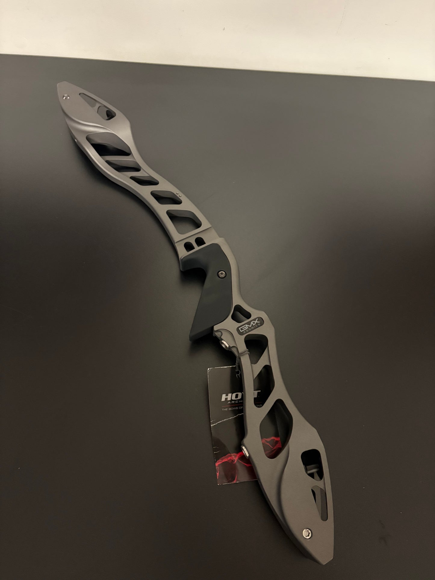 Hoyt Riser GMX3 ILF LH Slate 25''- Show Model