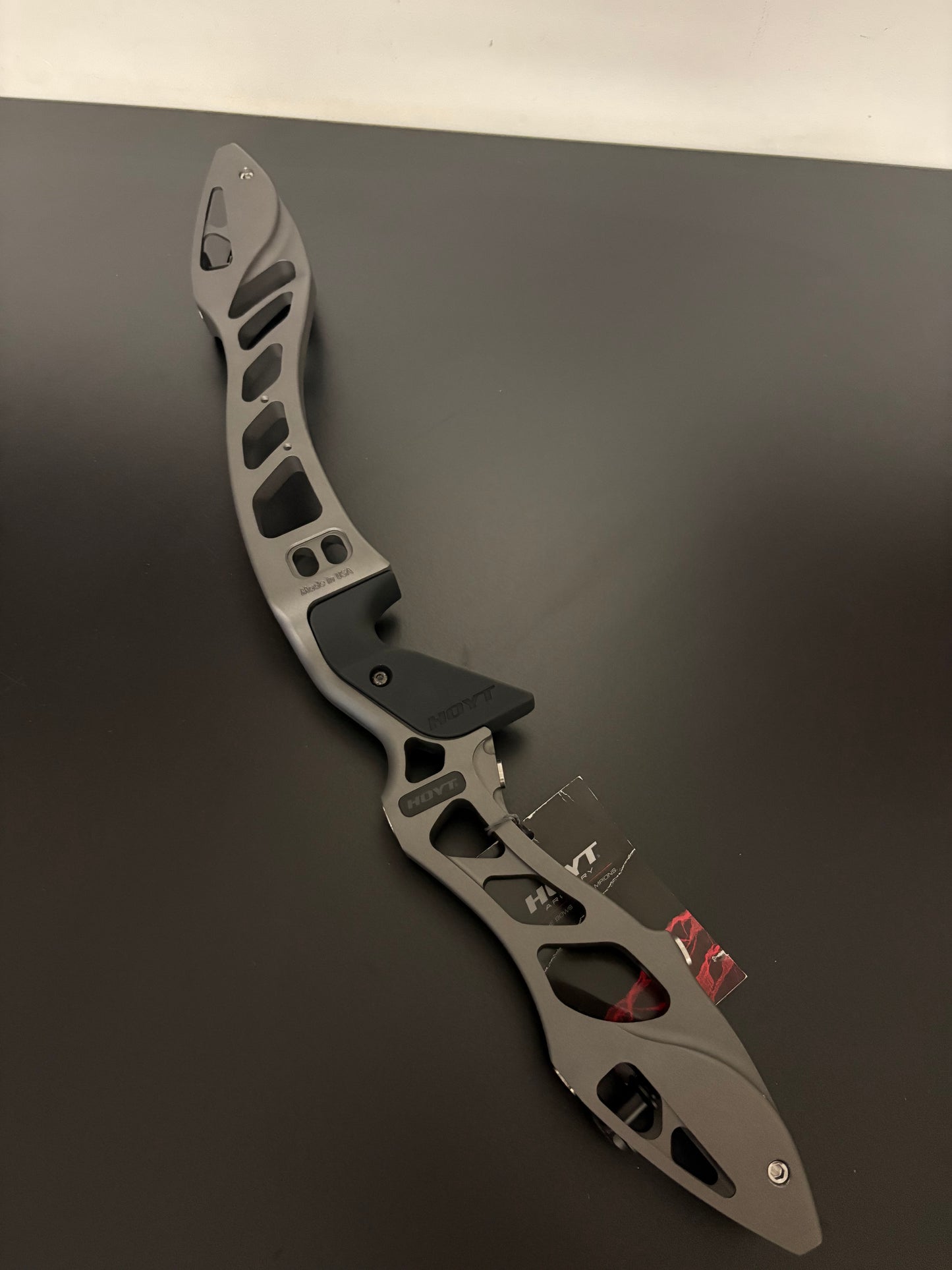 Hoyt Riser GMX3 ILF LH Slate 25''- Show Model