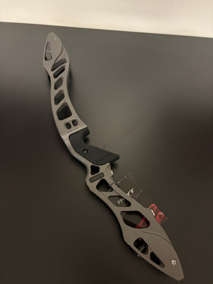 Hoyt Riser GMX3 ILF LH Slate 25''- Show Model