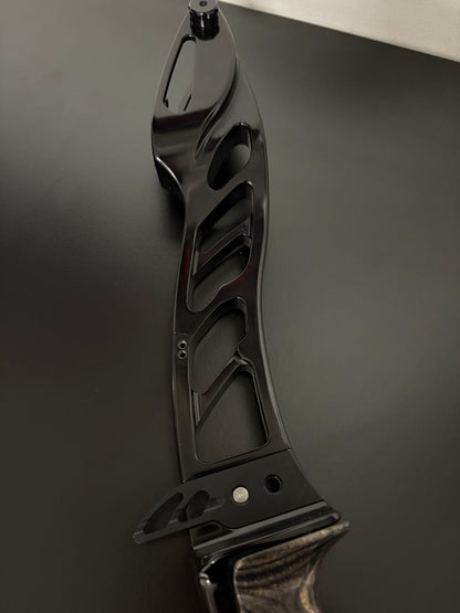 Hoyt Riser Epik ILF RH Glossy Black 25'' - Used