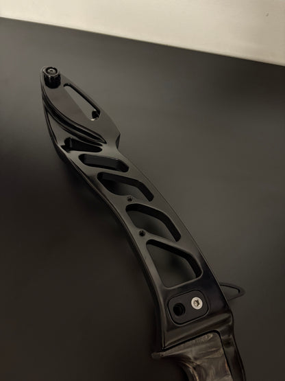 Hoyt Riser Epik ILF RH Glossy Black 25'' - Used