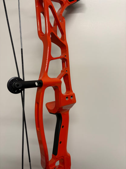 Hoyt Concept FX 34 Compound Bow RH Mr. Perfect Orange 40-50 lbs - NEW