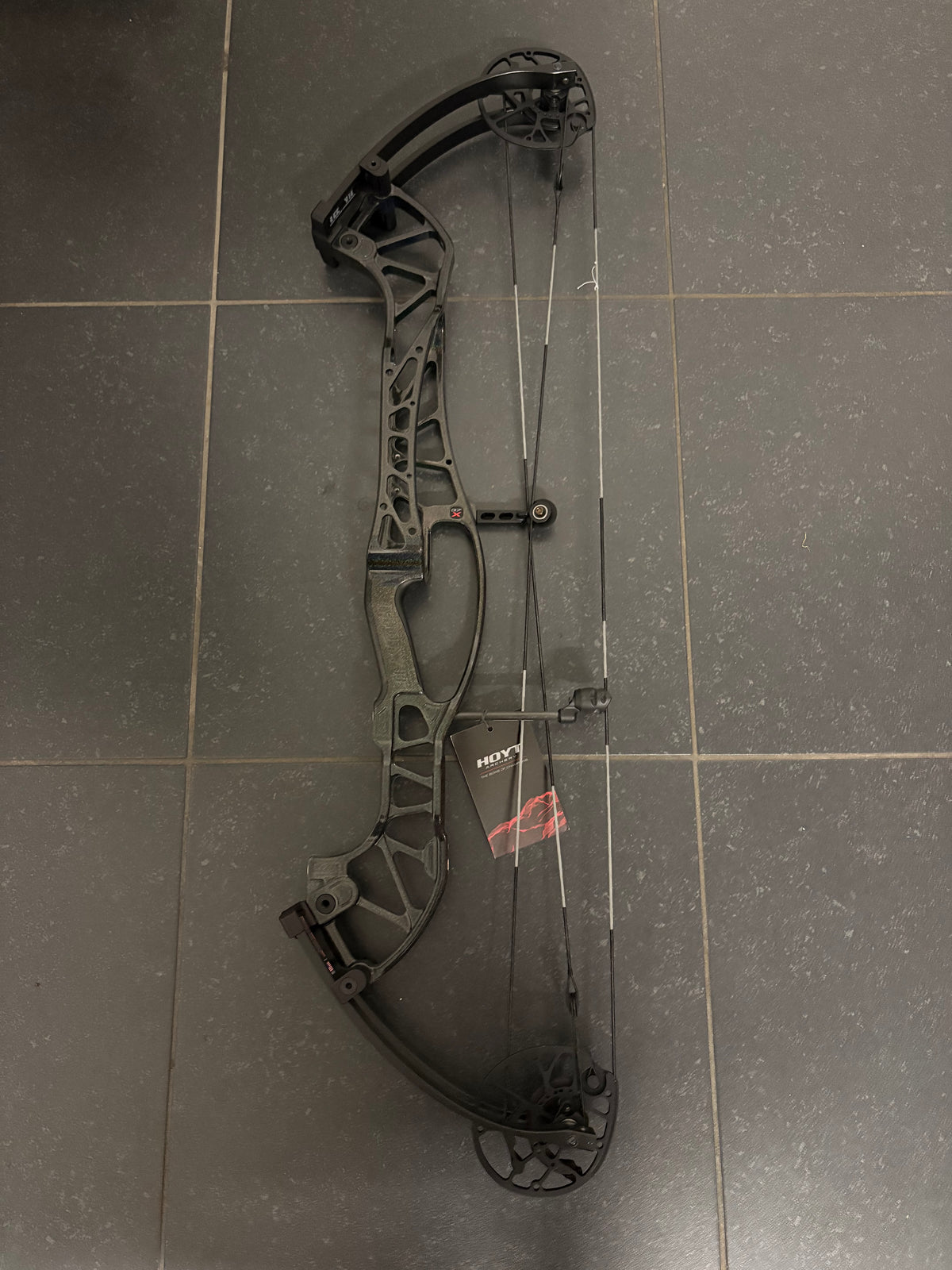 Hoyt Concept X 37 Compound Bow RH Skeeter 40-50 lbs - NEW