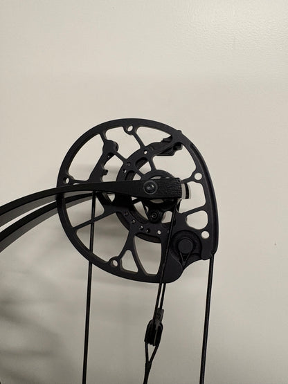 Hoyt Concept X 37 Compound Bow RH Skeeter 40-50 lbs - NEW