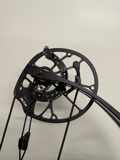 Hoyt Concept X 37 Compound Bow RH Skeeter 40-50 lbs - NEW