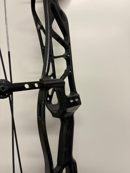 Hoyt Concept X 37 Compound Bow RH Skeeter 40-50 lbs - NEW
