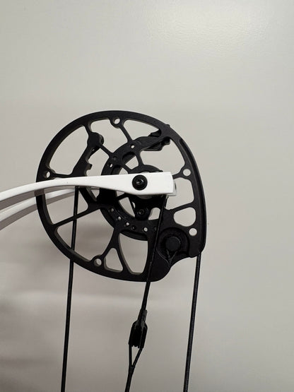 Hoyt Concept X 37 Compound Bow RH Sassy Pink 30-40 lbs - NEW