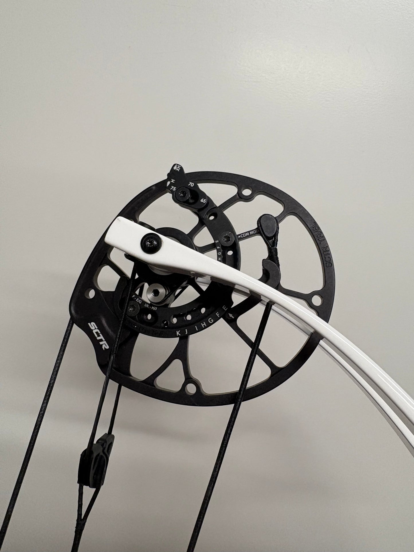 Hoyt Concept X 37 Compound Bow RH Sassy Pink 30-40 lbs - NEW