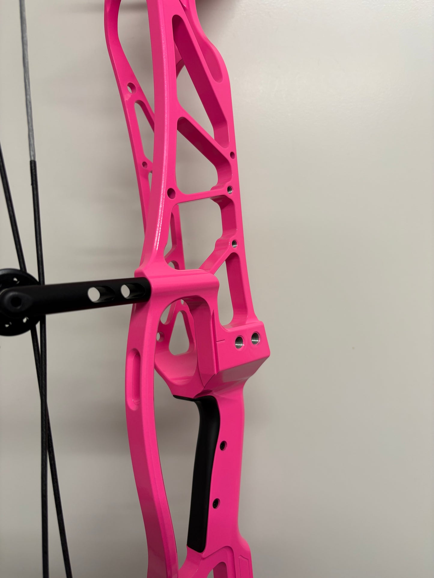 Hoyt Concept X 37 Compound Bow RH Sassy Pink 30-40 lbs - NEW