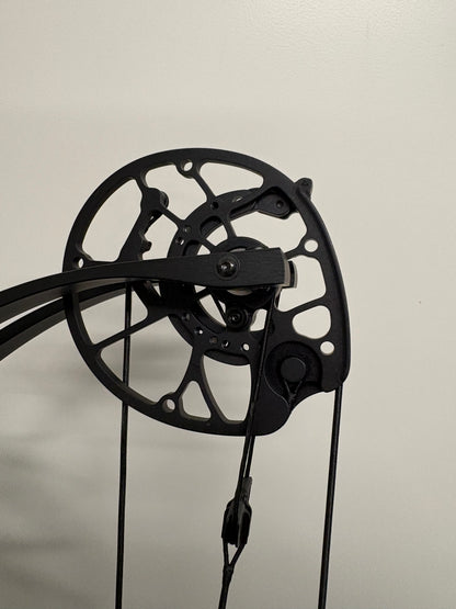 Hoyt Concept X 37 Compound Bow RH Impact Blue 50-60 lbs - NEW