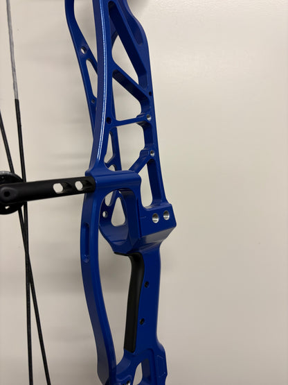 Hoyt Concept X 37 Compound Bow RH Impact Blue 50-60 lbs - NEW