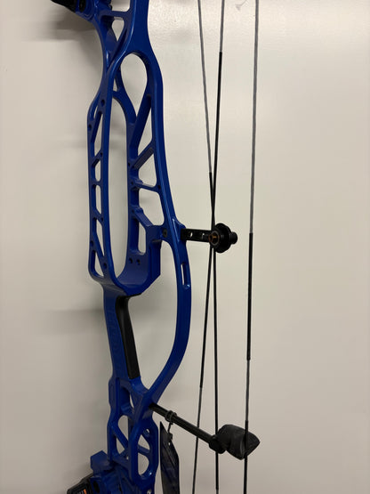 Hoyt Concept X 37 Compound Bow RH Impact Blue 50-60 lbs - NEW
