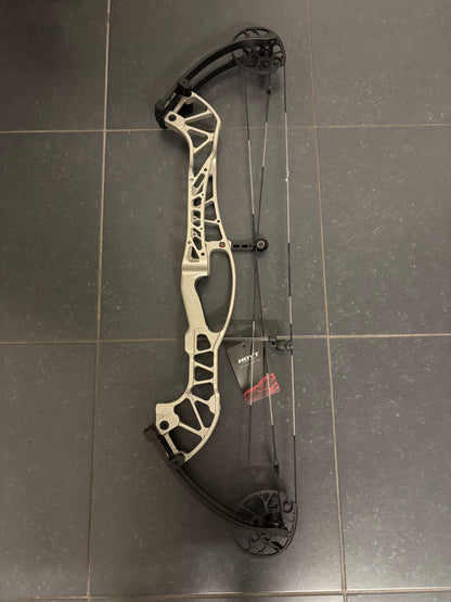 Hoyt Concept X 37 Compound Bow RH Ti Silver 50-60 lbs - NEW