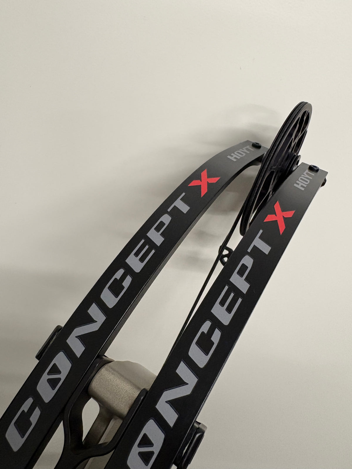 Hoyt Concept X 37 Compound Bow RH Ti Silver 50-60 lbs - NEW