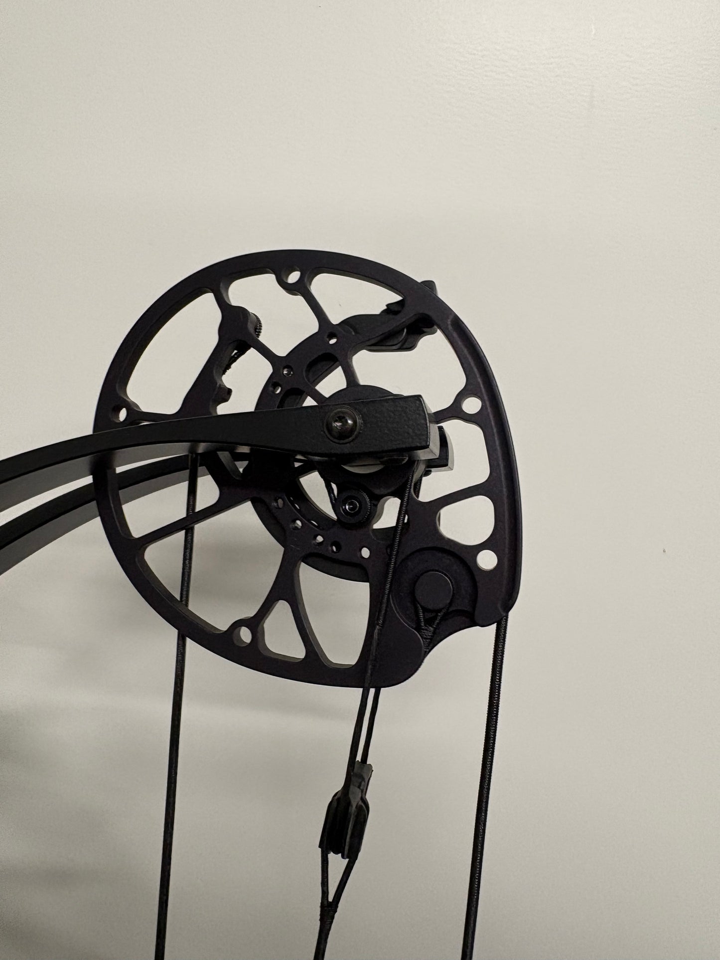 Hoyt Concept X 37 Compound Bow RH Ti Silver 50-60 lbs - NEW