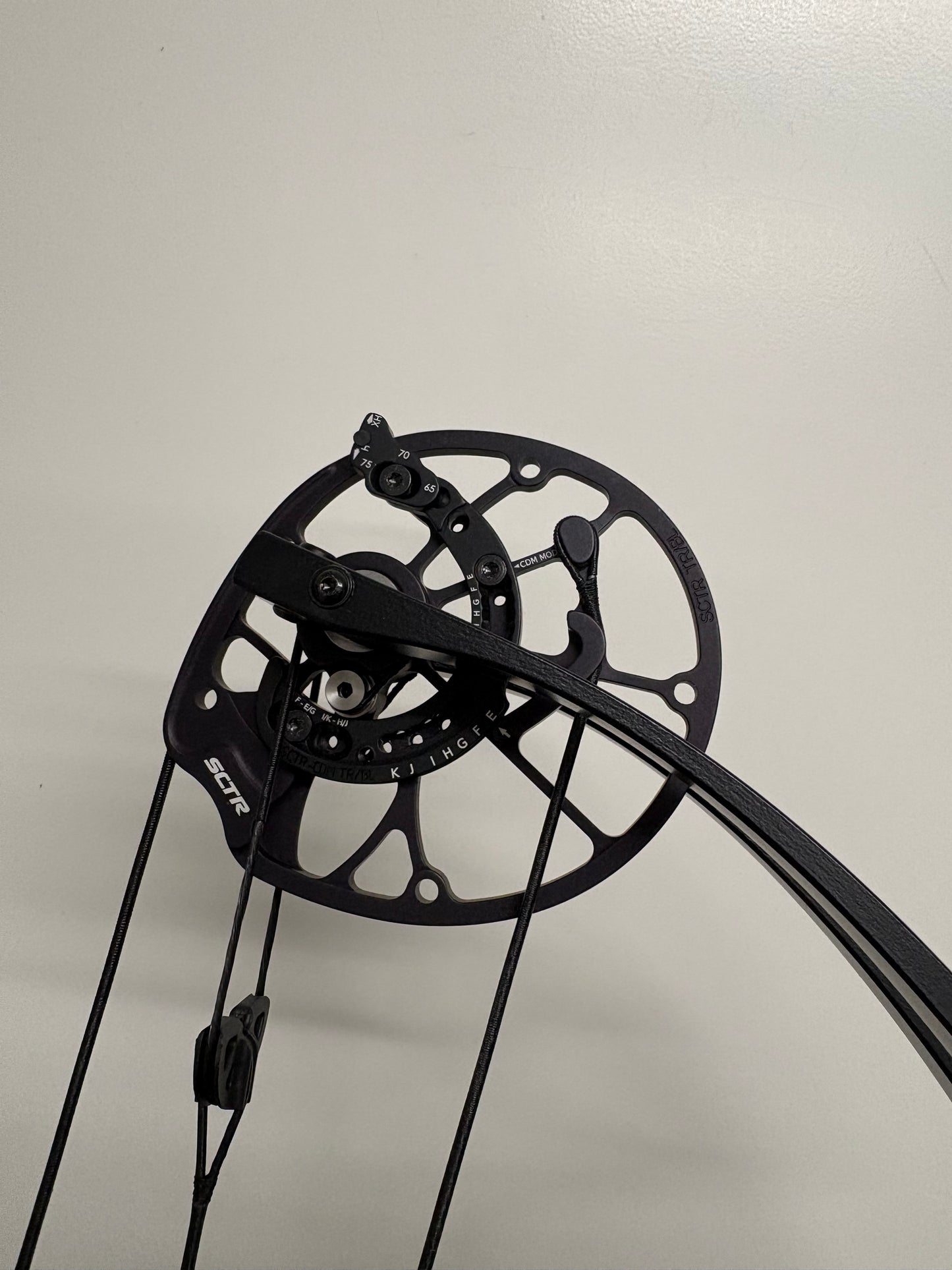 Hoyt Concept X 37 Compound Bow RH Ti Silver 50-60 lbs - NEW