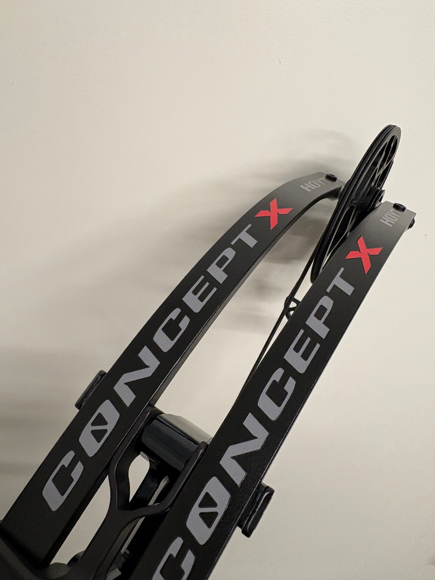 Hoyt Concept X 40 Compound Bow RH Blue on Black 40-50 lbs - NEW