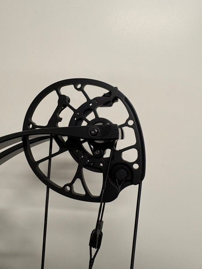 Hoyt Concept X 40 Compound Bow RH Blue on Black 40-50 lbs - NEW