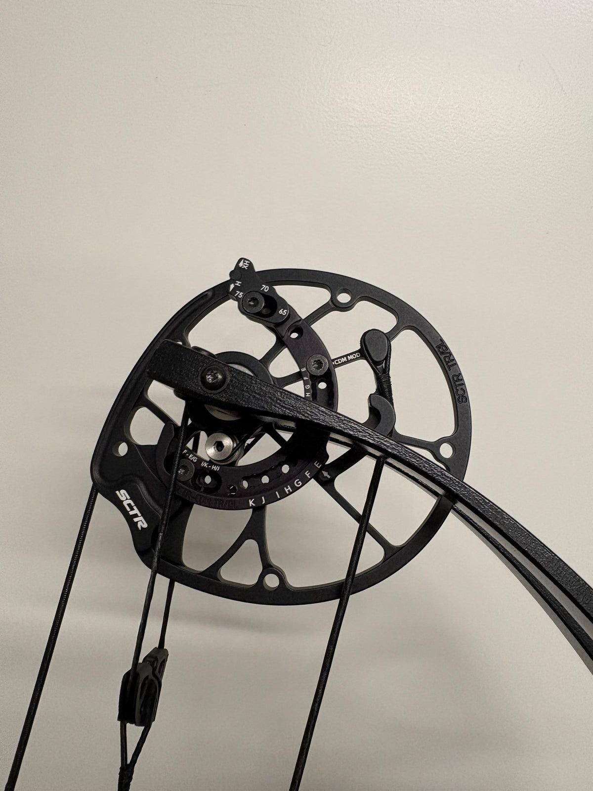 Hoyt Concept X 40 Compound Bow RH Blue on Black 40-50 lbs - NEW
